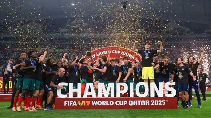 Bồ Đào Nha lần đầu vô địch World Cup U17 và Cristiano Ronaldo đã gửi thông điệp ý nghĩa