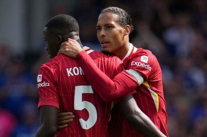Konate cùng với Virgi van Dijk đều sa sút ở mùa giải 2025/26