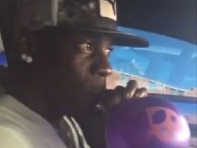 Balotelli và trò lố với bóng cười