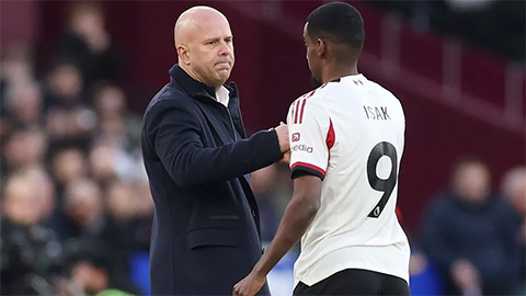  Isak giải hạn bàn thắng: Cứu cánh cho chính anh và ghế nóng của Arne Slot