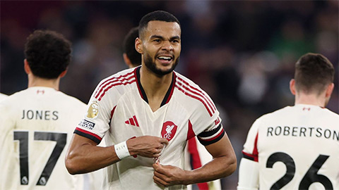  Fan Liverpool 'hớ nặng' khi kêu gào Slot loại Gakpo