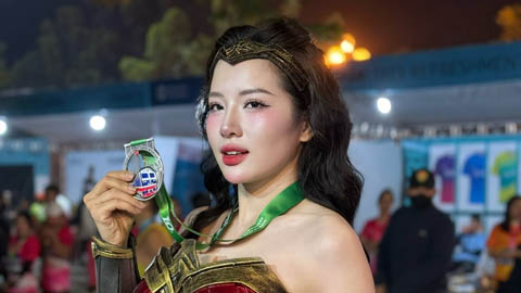  Y tá chạy bộ Loan Barbie biến thành nữ thần chiến binh