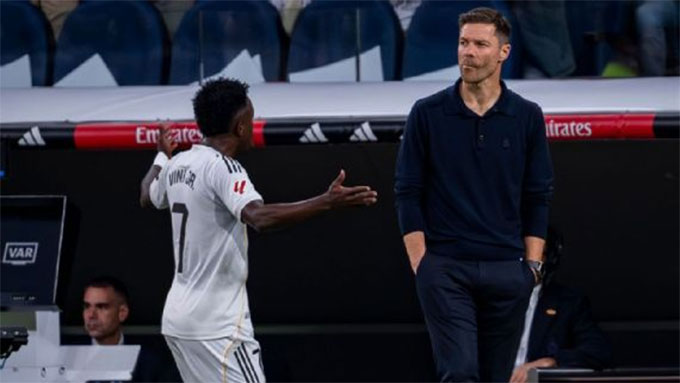 Vinicius nổi điên khi bị rút ra khỏi sân