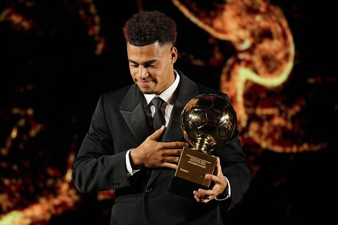 Desire Doue giành danh hiệu Cậu Bé Vàng 2025