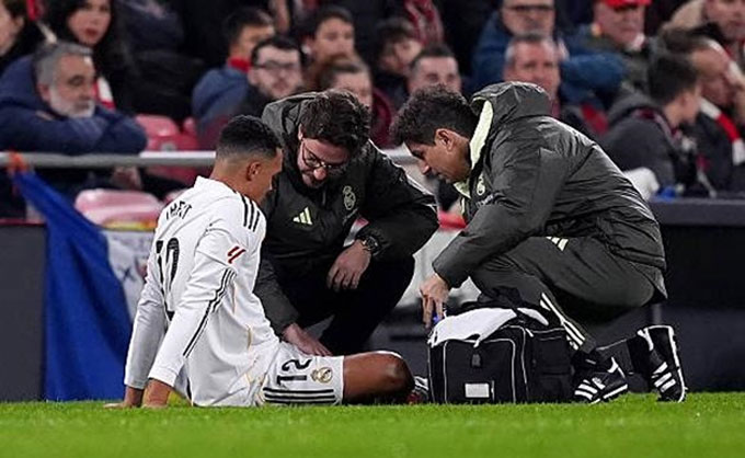 Alexander-Arnold gặp chấn thương ở trận gặp Bilbao