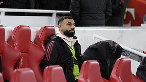  Salah tiếp tục ngồi dự bị, sẵn sàng rời Liverpool ngay tháng 1