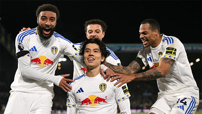 Ao Tanaka góp công lớn vào chiến thắng 3-1 của Leeds trước Chelsea ở vòng 14 Ngoại hạng Anh