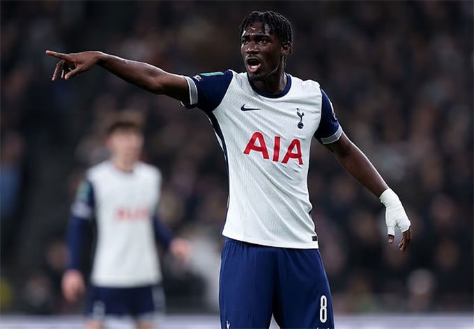 Bissouma đã hơn một lần bị phát hiện sử dụng bóng cười