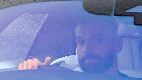  Mo Salah đi tập 'không cảm xúc' sau khi nổi loạn ở Liverpool