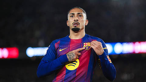  Raphinha bác tin đồn đạt thỏa thuận rời Barca, MU và Liverpool hụt hẫng