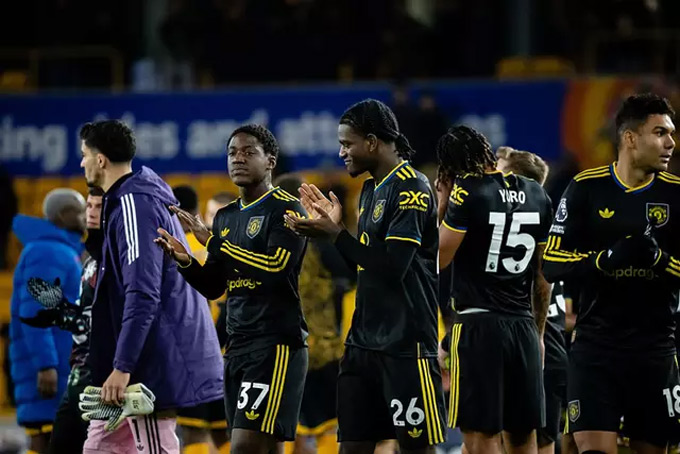 Mainoo (số 37) vẫn chưa được đá chính trận nào ở Ngoại hạng Anh mùa này