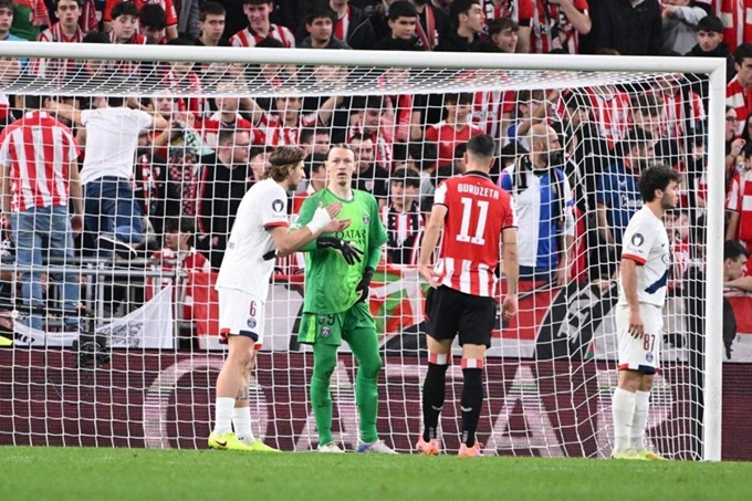 Safonov và Zabarnyi phối hợp khá tốt ở trận hòa Bilbao 0-0