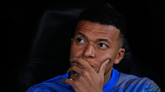 Kylian Mbappe ngồi ghế dự bị trong ngày Real Madrid của Xabi Alonso thua Man City 1-2