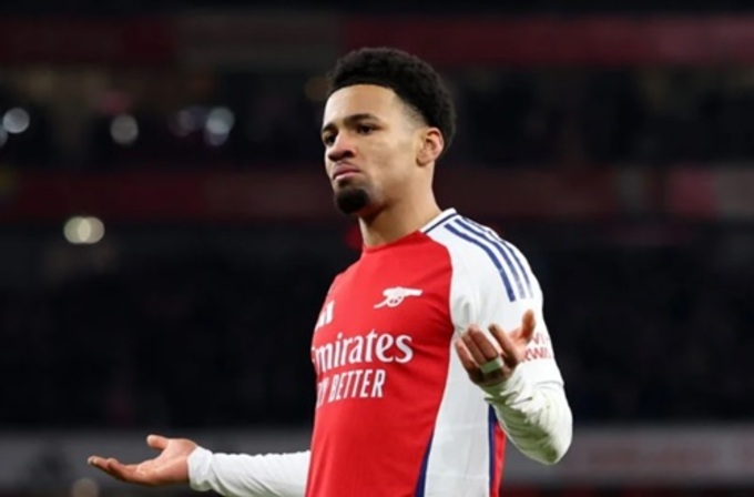 Ethan Nwaneri phải ngồi dự bị