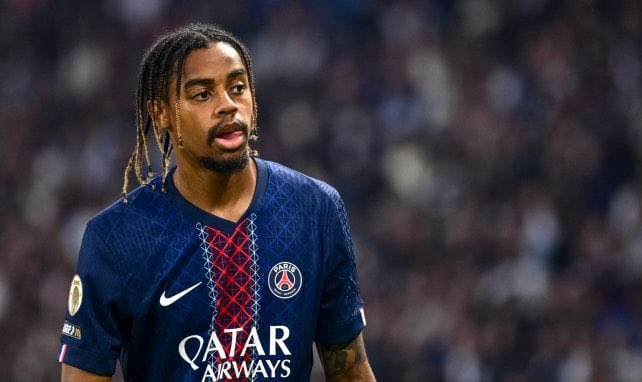 PSG có đồng ý đổi Barcola lấy Rashford?