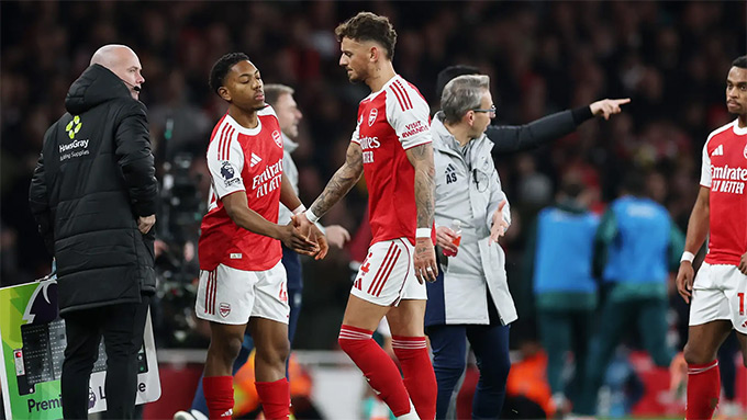 Hàng thủ Arsenal đang bị tàn phá bởi chấn thương