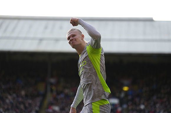 Lịch thi đấu của Man City ở 5 vòng đấu tới thuận lợi hơn Arsenal và Aston Villa