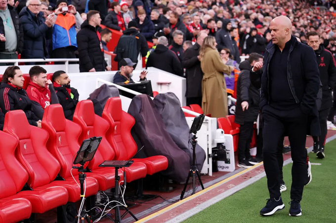 HLV Slot không còn nhiều lựa chọn trên băng ghế dự bị