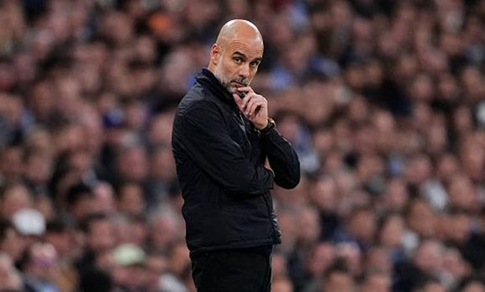 HLV Pep Guardiola đang phải đau đầu về nhân sự