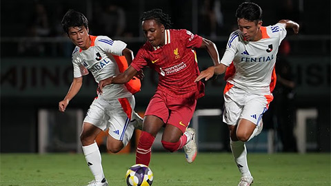  Liverpool mất trắng thần đồng 15 tuổi vào tay Leeds