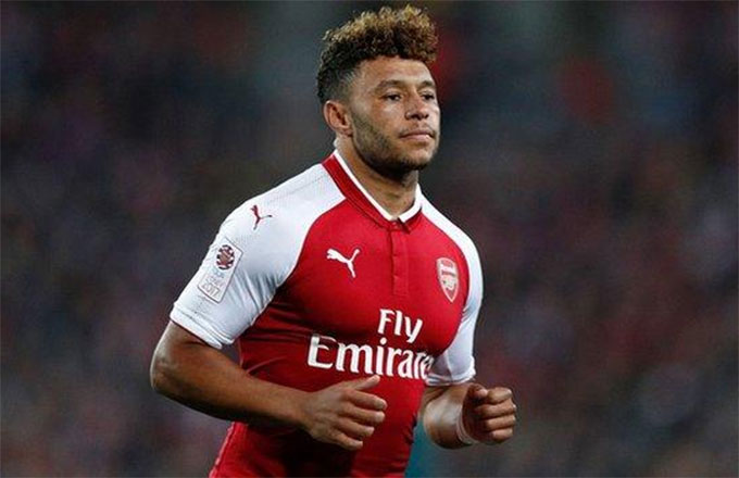 Oxlade-Chamberlain từng khoác áo Arsenal và Liverpool