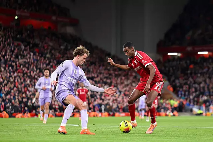 Isak đang gặp khó khăn tại Liverpool