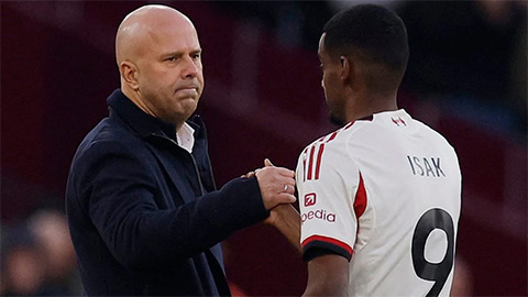  Liverpool không sa thải Arne Slot vào cuối năm 2025