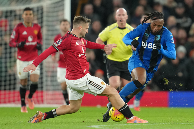 Hậu vệ Luke Shaw của MU bất lực trước Semenyo 