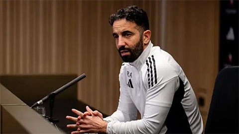  Amorim chỉ trích 'thái độ tự cho mình quyền' tại MU