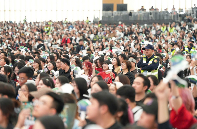 Không khí bùng nổ trong buổi fan meeting của T1 tại Việt Nam