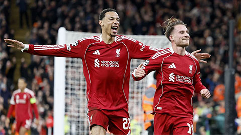  Hugo Ekitike khẳng định không phạm lỗi với Cristian Romero