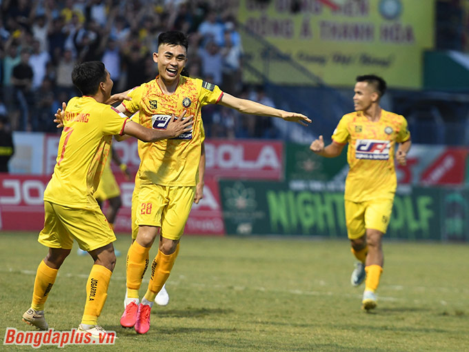 Hoàng Thái Bình là trụ cột của Thanh Hóa, được đánh giá là hậu vệ trái hàng đầu V.League - Ảnh: Phan Tùng
