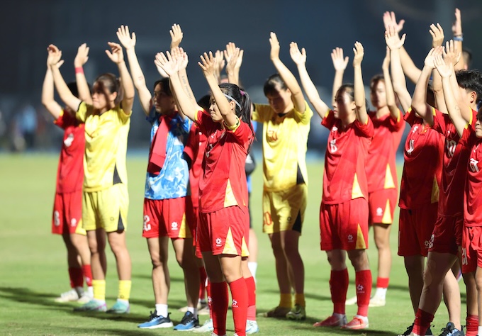 ĐT nữ Việt Nam vượt qua nỗi buồn khi giành HCB SEA Games 33 để hướng đến tương lai - Ảnh: Đức Cường