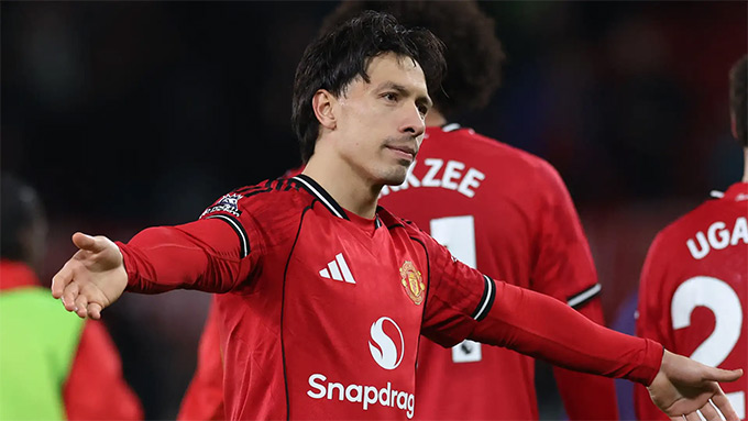 Lisandro Martinez có màn tái xuất hoàn hảo