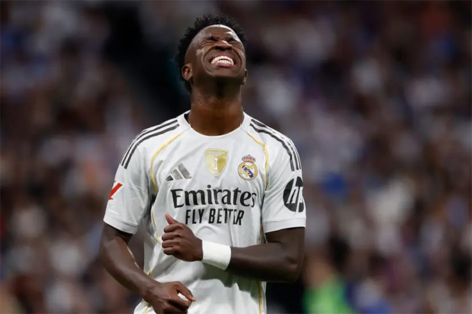 Cựu danh thủ Poli Rincon chỉ trích Vinicius