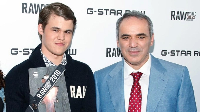 Carlsen chấm Kasparov điểm 10 tuyệt đối