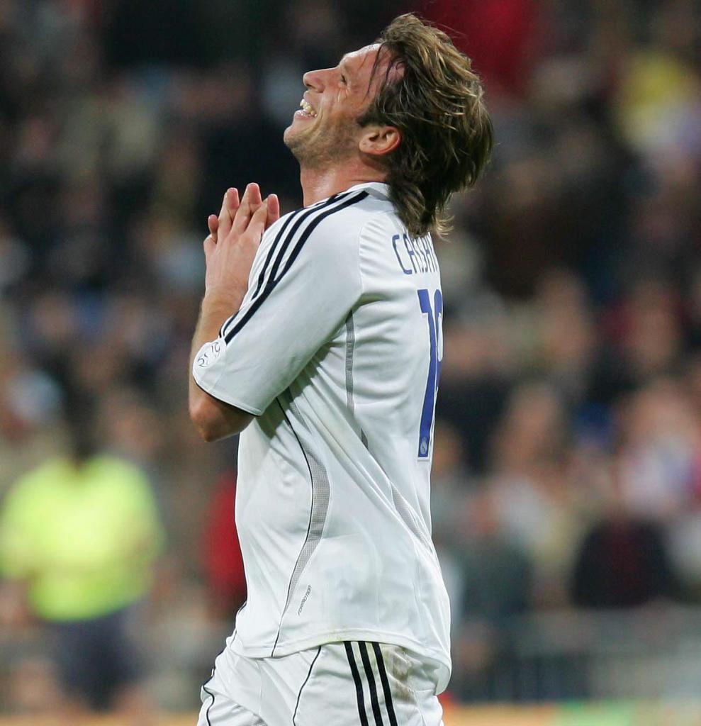 "Cục mỡ" Cassano lăn trên sân Bernabeu