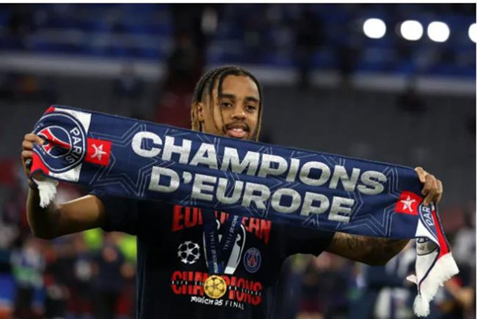 Barcola góp công lớn giúp PSG giành "cú ăn 6"