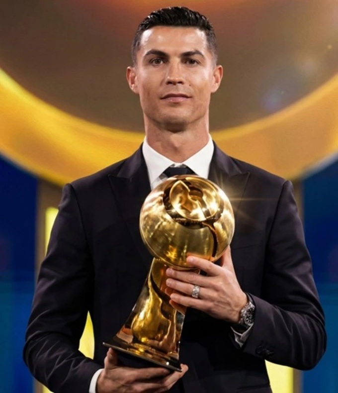 Cristiano Ronaldo nhận giải Cầu thủ hay nhất Trung Đông 2025 của Globe Soccer Award