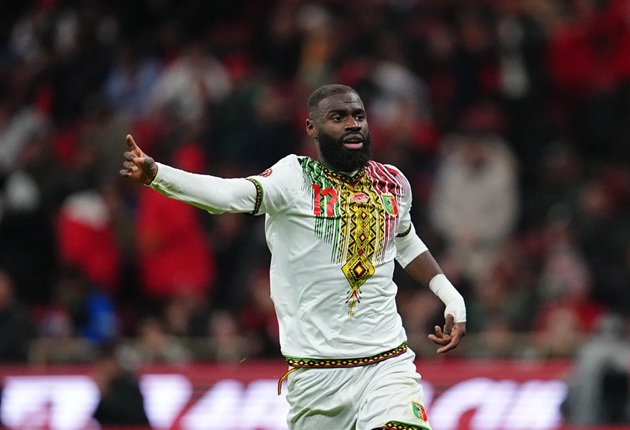 Lassine Sinayoko được MU theo sát