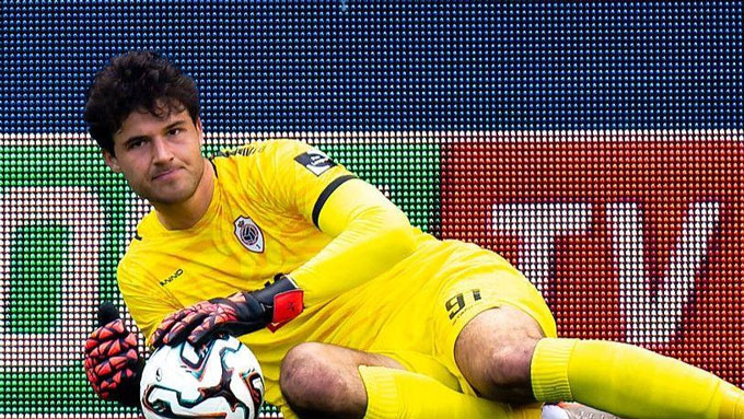 Lammens từng đá tiền đạo nhưng sau đó chuyển sang làm thủ môn vì không muốn bị thay ra và đỡ phải chạy nhiều