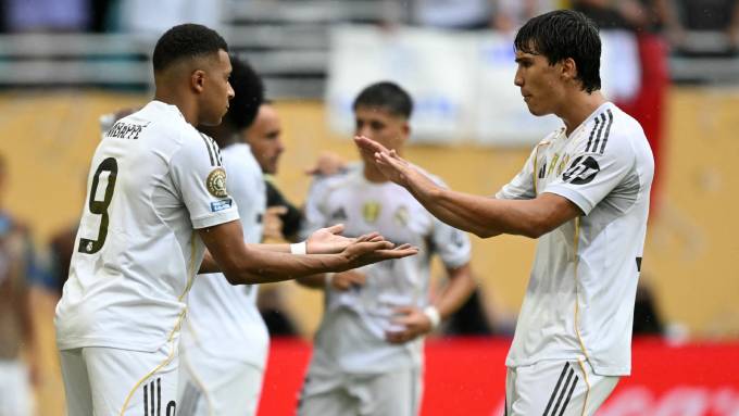 Quá khó cho Gonzalo Garcia khi phải dự bị cho Mbappe