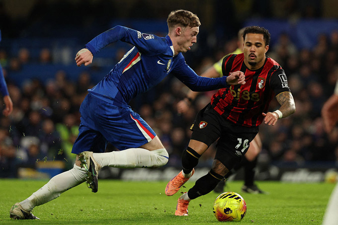 Chelsea chia điểm sau hiệp đấu điên rồ