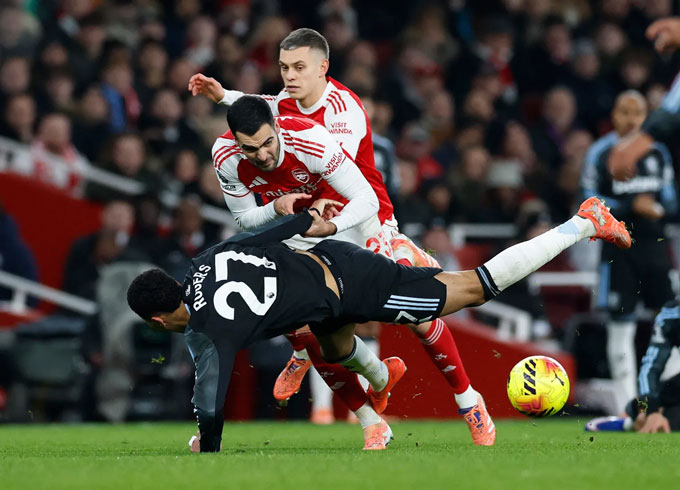 Merino suýt nhận thẻ vàng thứ 2