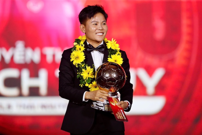 Bích Thuỳ mong muốn bản thân sẽ có nhiều sức khoẻ trong năm mới. Ảnh: Anh Khoa 