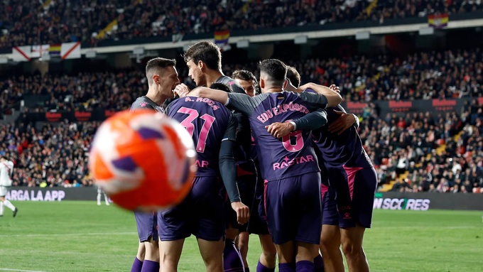 "Bầy vẹt" không chỉ biết tử thủ, mà có thể chơi tấn công khi cần.