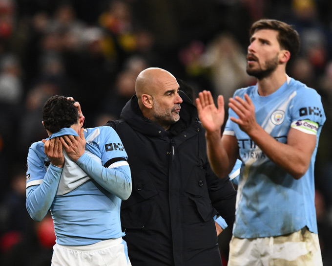 Man City đã bị Arsenal bỏ xa 4 điểm