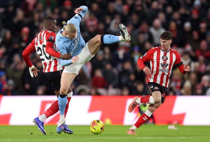 ... lẫn dưới mặt đất