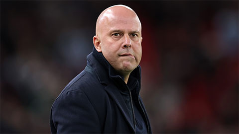  Arne Slot thừa nhận Liverpool sẽ thành cựu vương tại Premier League