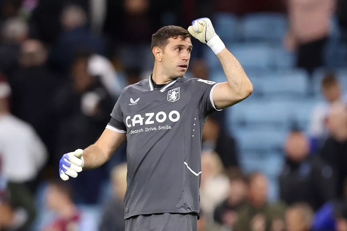 Emiliano Martinez hồi sinh khi ở lại Aston Villa.